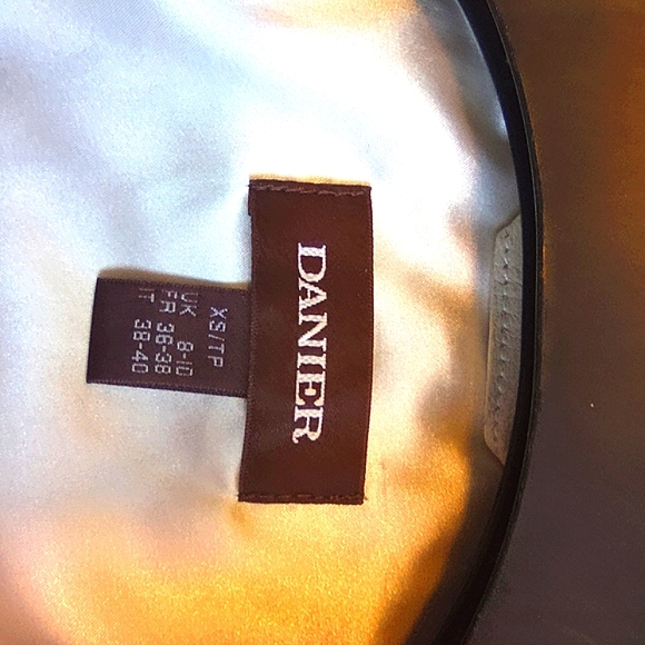 Danier, Light cream with mesh pattern Leather jacket, Extra small. - Picture 3 of 4